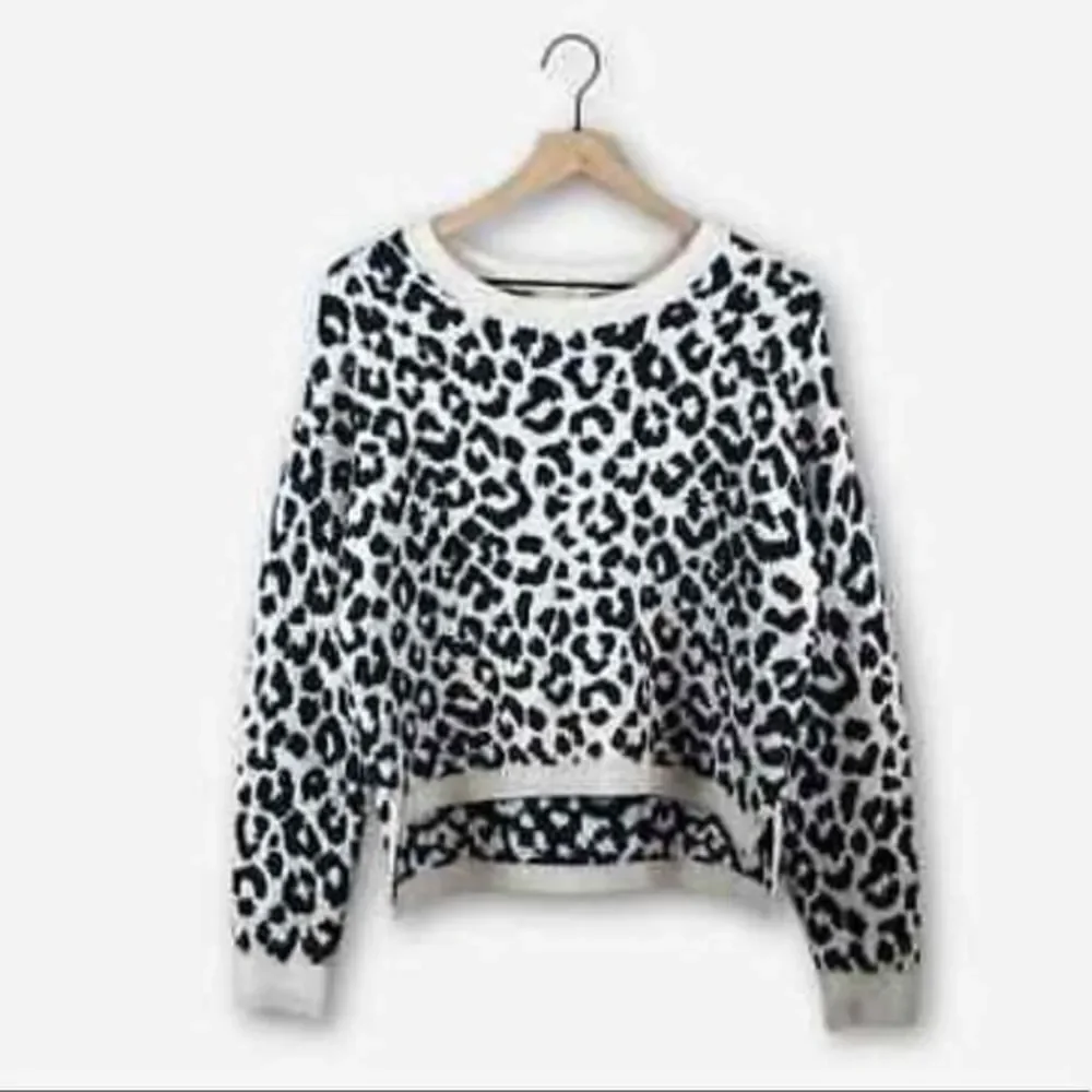 Yet‎ Again Leopard Cropped Sweater Size Small Black/White